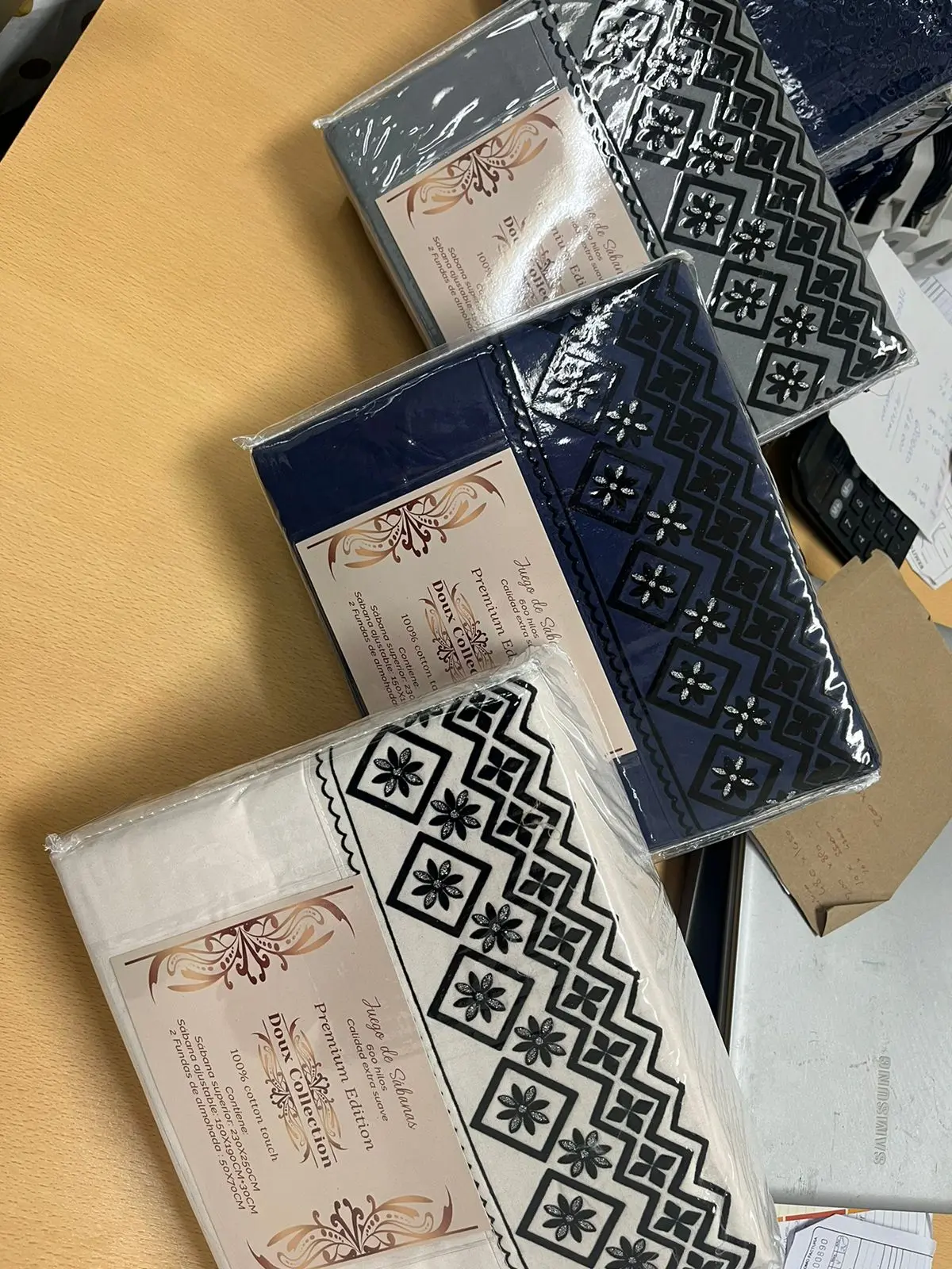 Juego Sabanas Bordadas Doux Collection 2 1/2 Plazas V/Colores